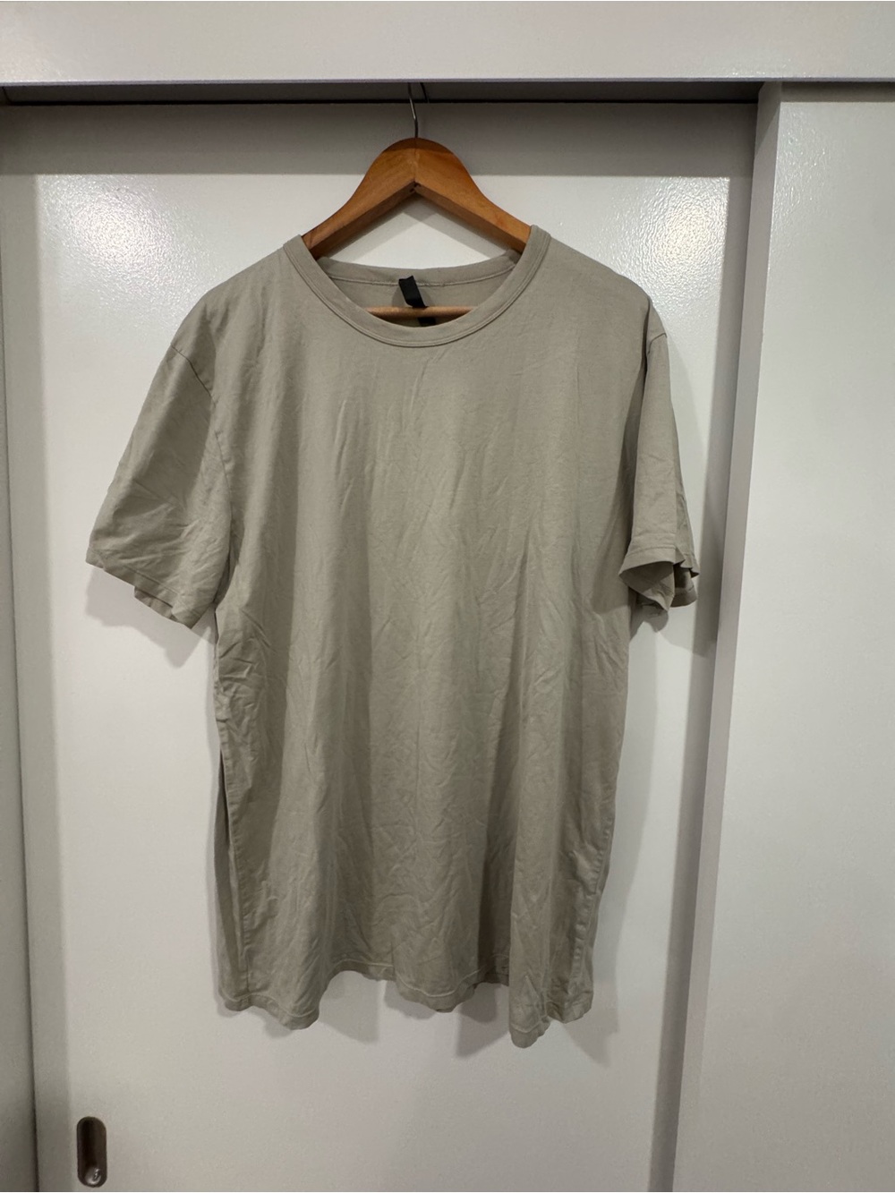 Lululemon Men's Crew Neck T-Shirt in Light Beige